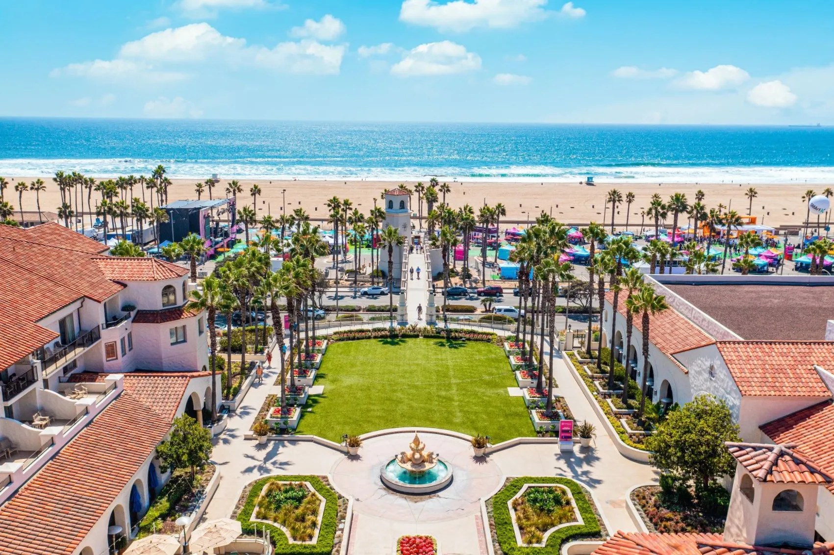 Hyatt Regency Huntington Beach Resort & Spa lawn and ocean view